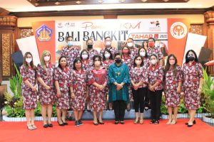 Terima Kunjungan Dekranasda Minahasa dan Bogor, Ny Putri Koster Sampaikan Upaya Pelestarian Tenun Bali